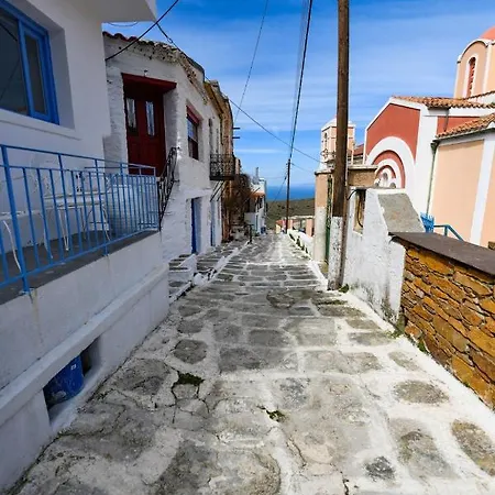 Fully Renovated 2 Bedroom Near The Restaurants And Shops In Ioulida, Kea