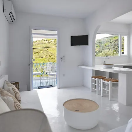 Fully Renovated 2 Bedroom Near The Restaurants And Shops In Ioulida, Kea Apartment Ioulis