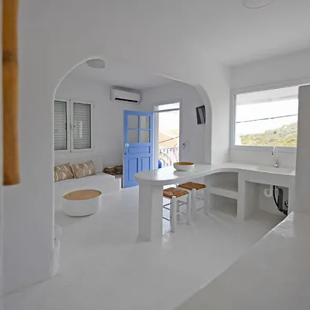 Fully Renovated 2 Bedroom Near The Restaurants And Shops In Ioulida, Kea Lejlighed